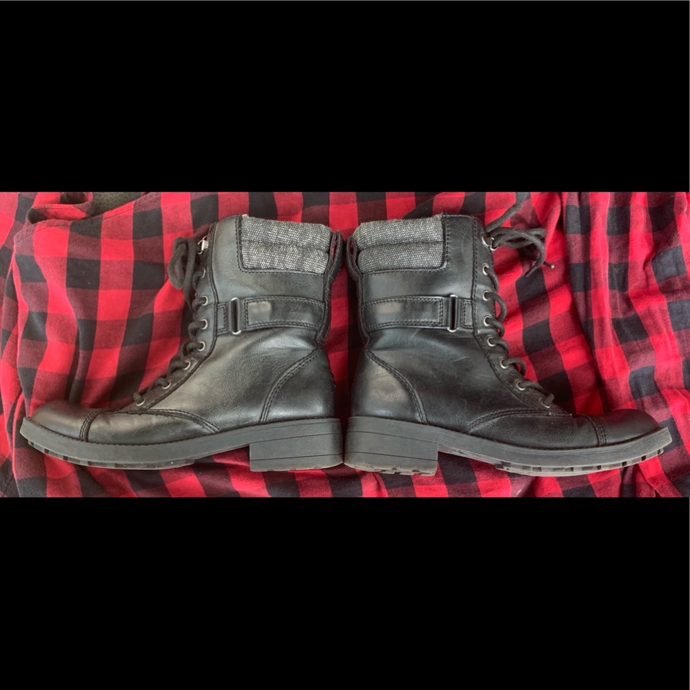 Women’s size 8 Black Combat Boot